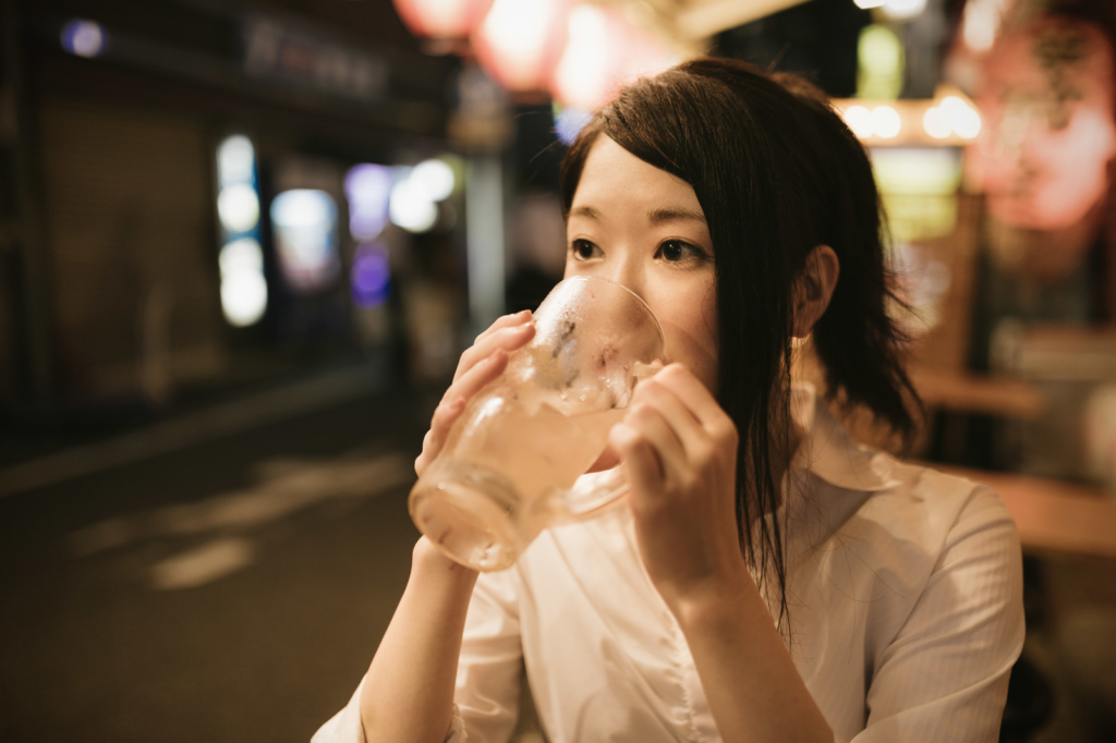 夏を思う、東京の夜景と缶ビール、お祭りや蛍等の風物詩、冷房下の鍋